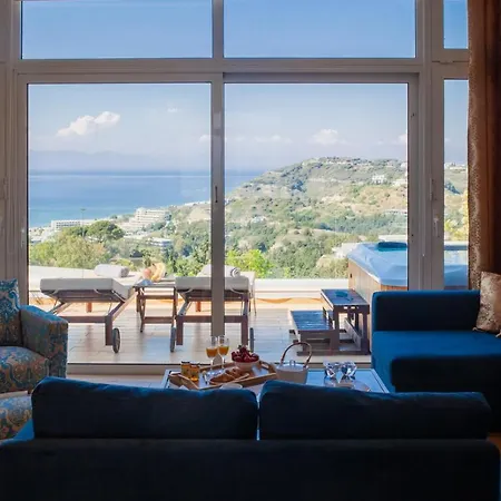 Flyviewflatsgold Privatehottub With Seaview * איקסיה