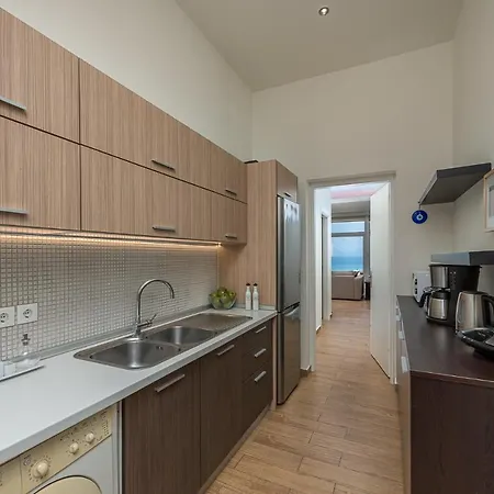 Flyviewflatsgold Privatehottub With Seaview