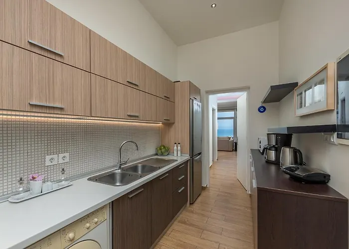 Flyviewflatsgold Privatehottub With Seaview