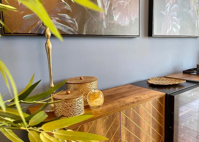 Flyviewflatsgold Privatehottub With Seaview